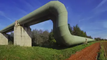 Voda v pražských teplárenských tepnách má až 140 °C. Je to vůbec možné?