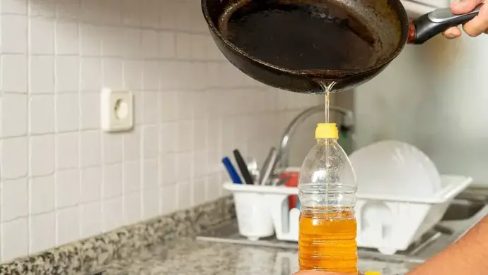 Jak třídit použité jedlé oleje? Za špatnou likvidaci hrozí pokuta až 100 000 Kč