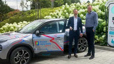 Zaměstnanci Pražské teplárenské mohou jezdit po Praze elektromobilem
