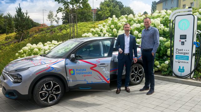 Zaměstnanci Pražské teplárenské mohou jezdit po Praze elektromobilem